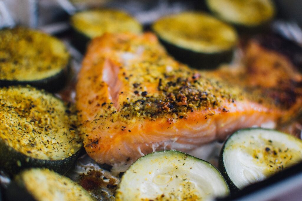 salmon, zucchini, spices-926598.jpg